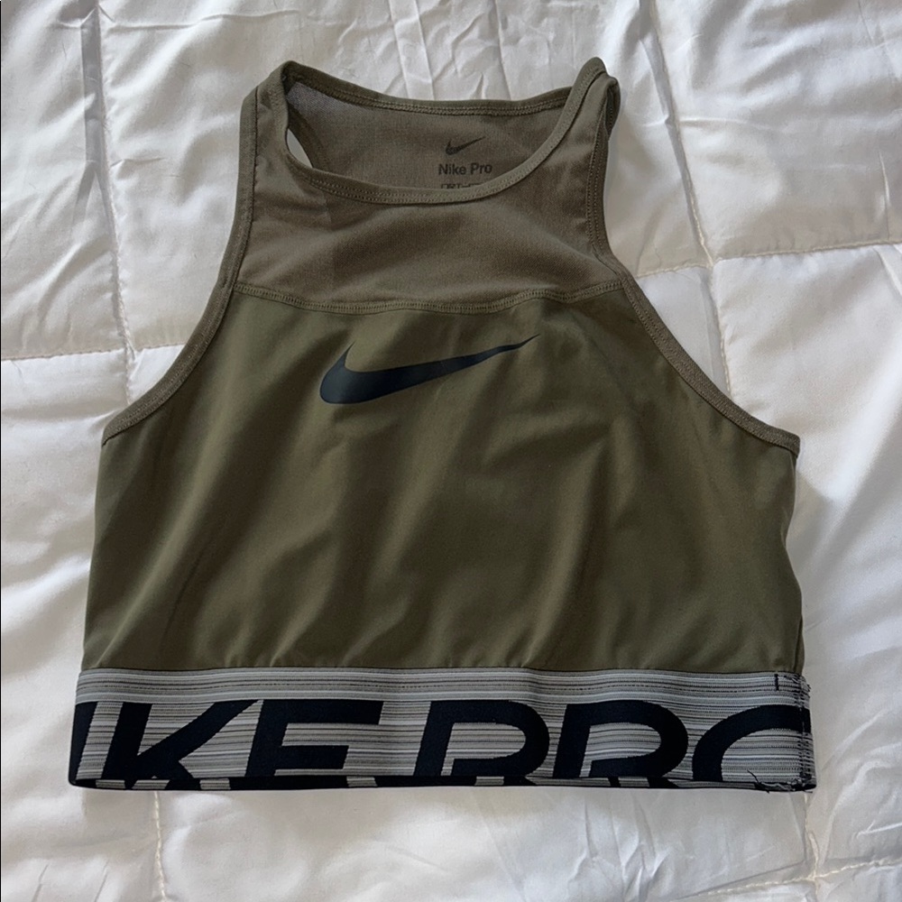 Women’s Nike Pro sports bra